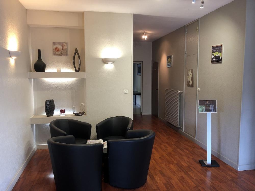 Adonis Lyon Est Hotel Artys Saint-Priest-en-Jarez Exterior foto