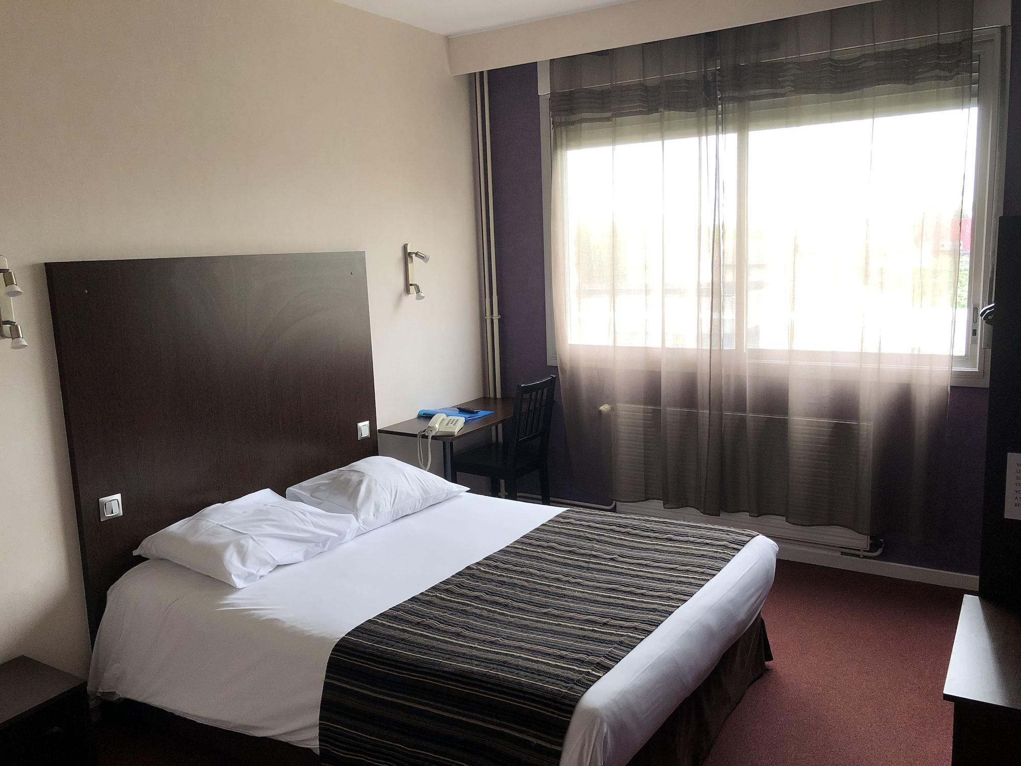 Adonis Lyon Est Hotel Artys Saint-Priest-en-Jarez Exterior foto