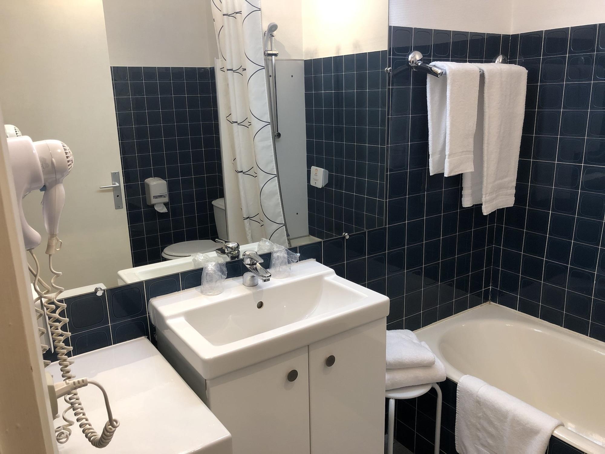 Adonis Lyon Est Hotel Artys Saint-Priest-en-Jarez Exterior foto