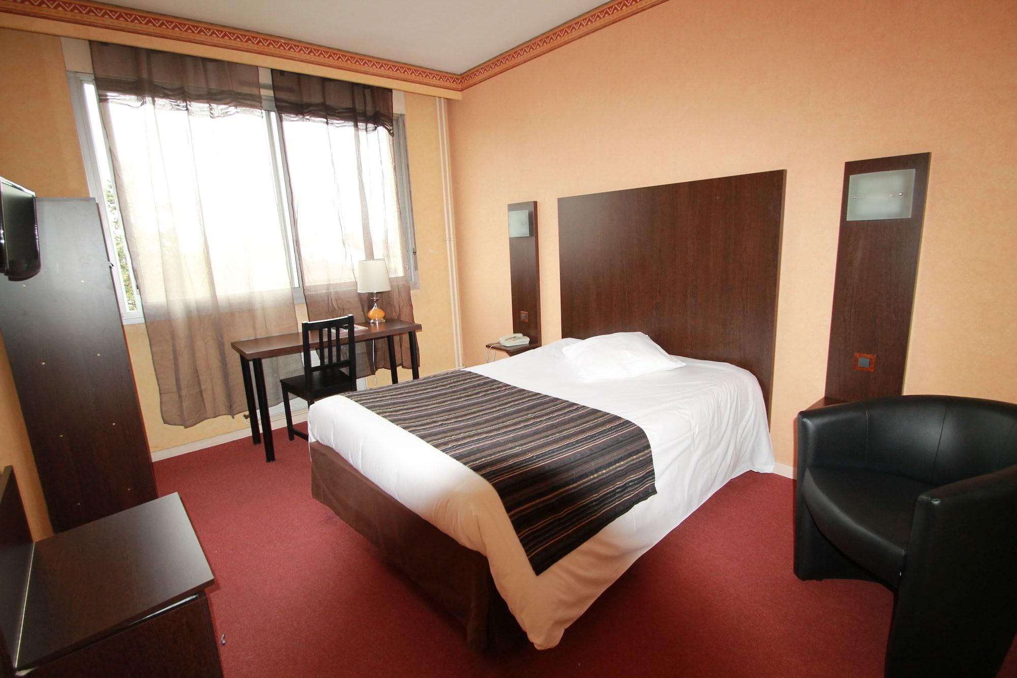 Adonis Lyon Est Hotel Artys Saint-Priest-en-Jarez Exterior foto