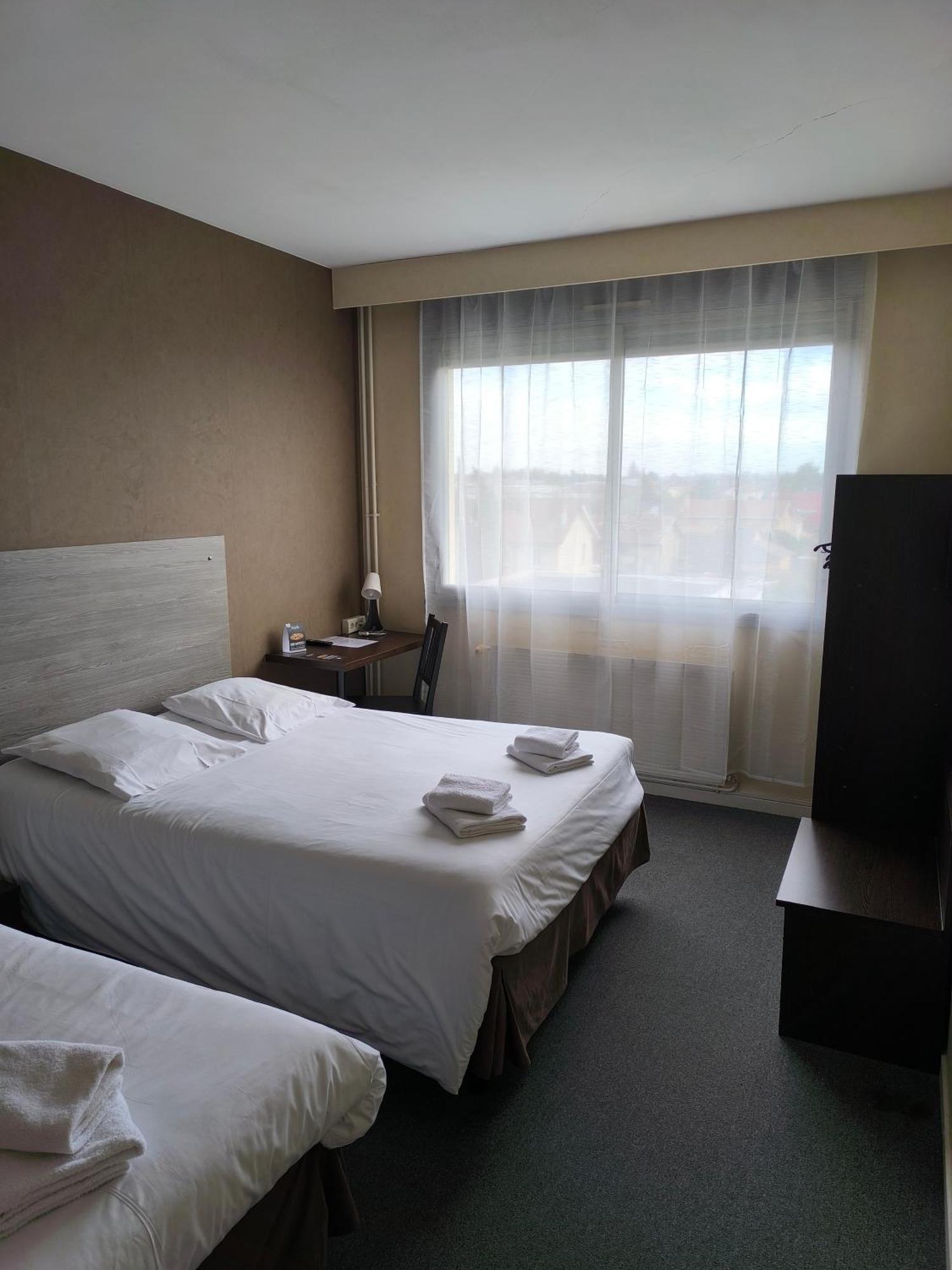 Adonis Lyon Est Hotel Artys Saint-Priest-en-Jarez Exterior foto