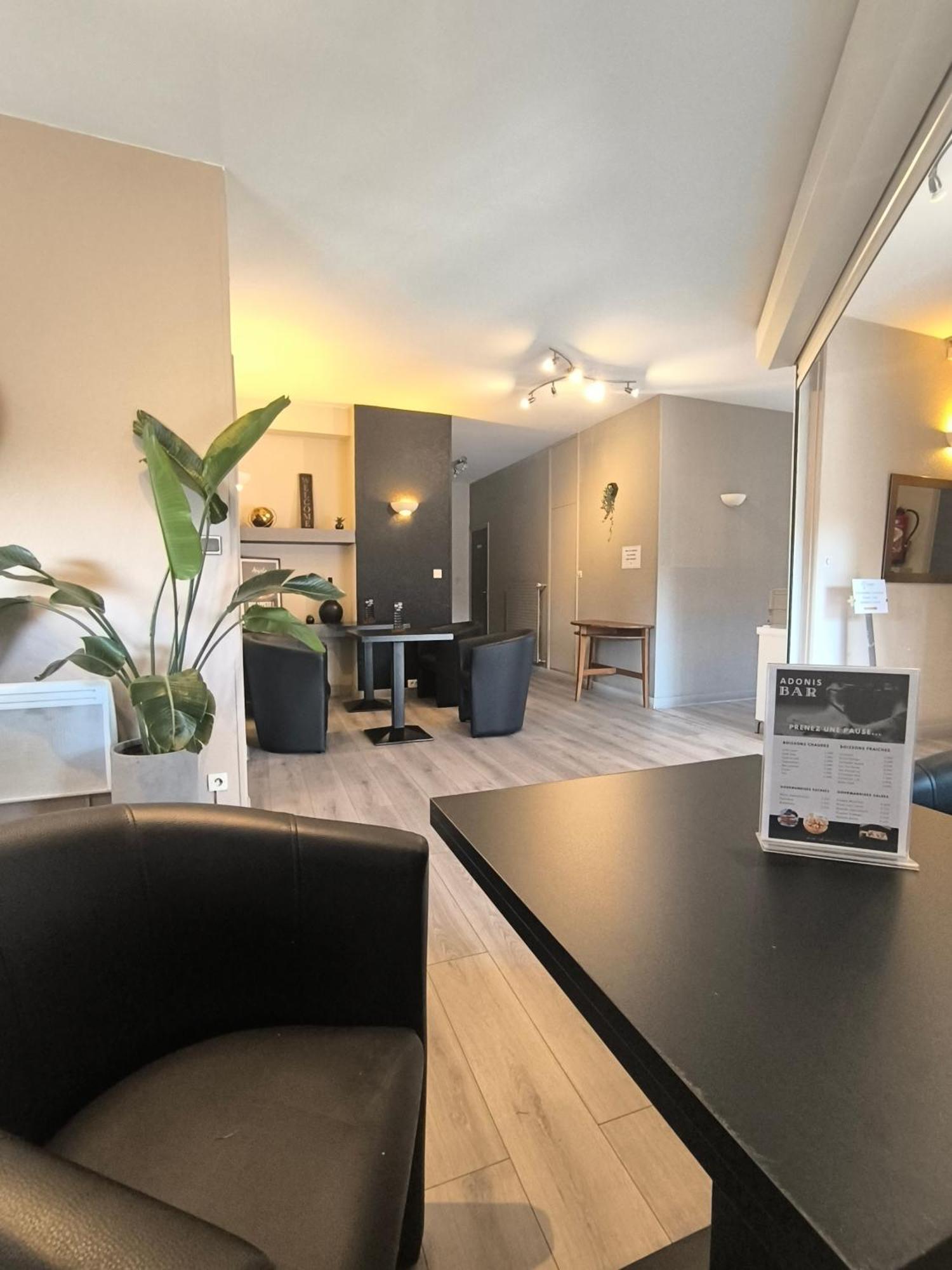 Adonis Lyon Est Hotel Artys Saint-Priest-en-Jarez Exterior foto