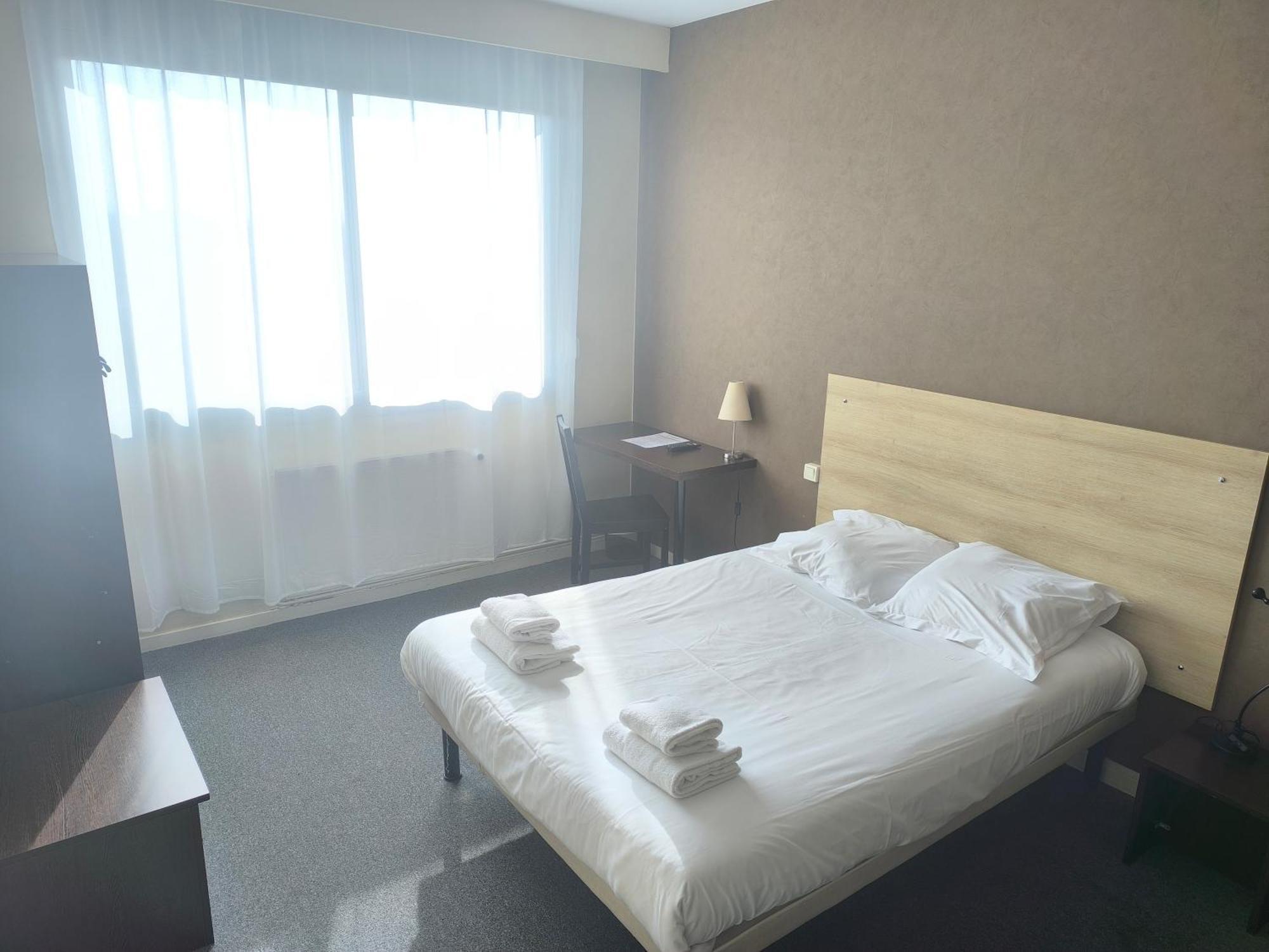Adonis Lyon Est Hotel Artys Saint-Priest-en-Jarez Exterior foto