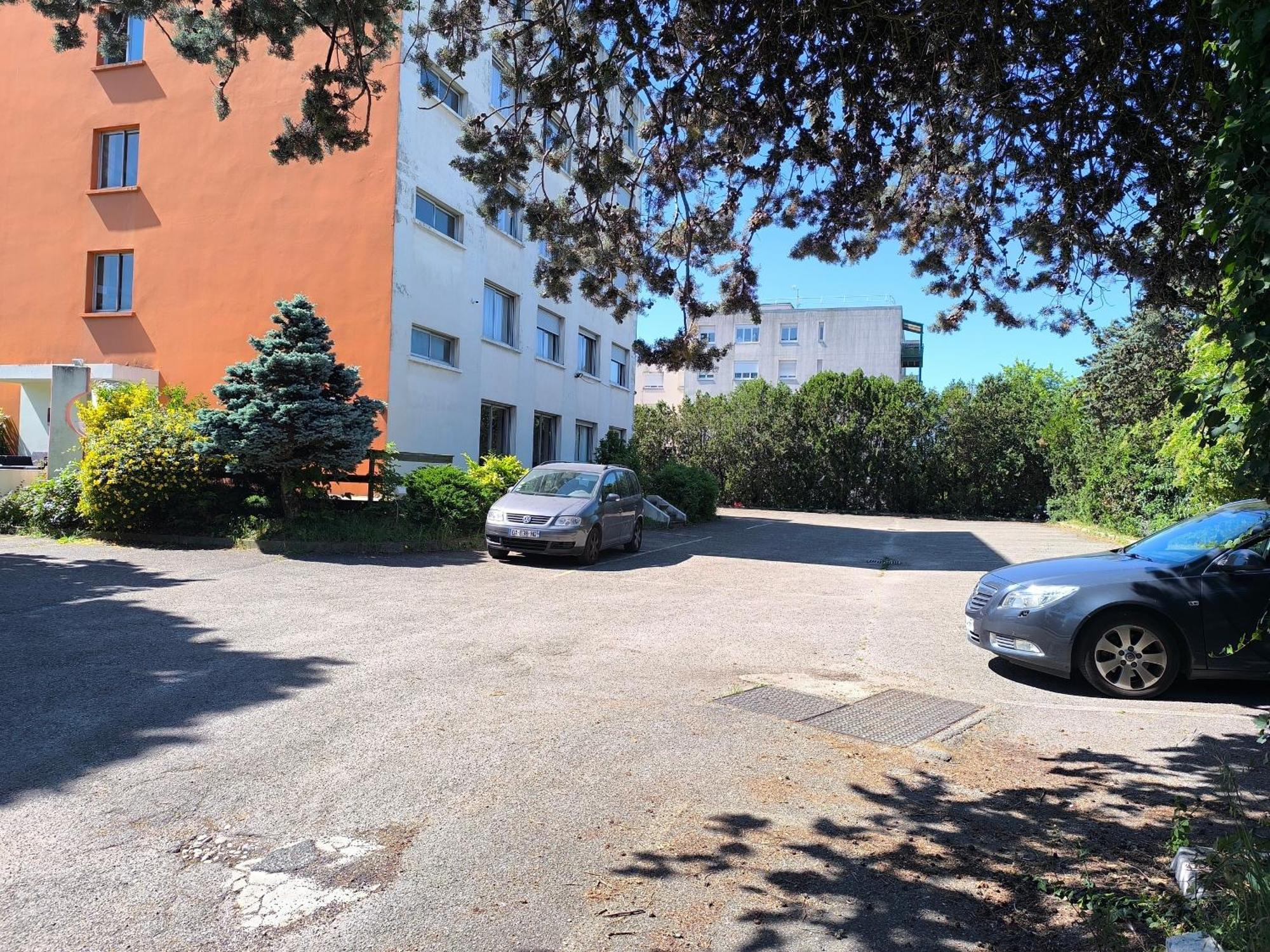 Adonis Lyon Est Hotel Artys Saint-Priest-en-Jarez Exterior foto