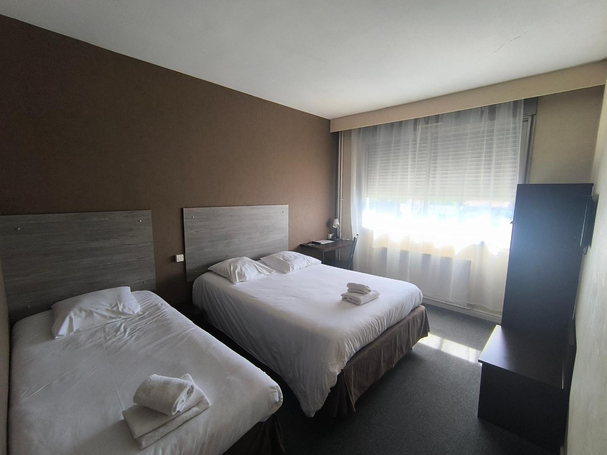 Adonis Lyon Est Hotel Artys Saint-Priest-en-Jarez Exterior foto
