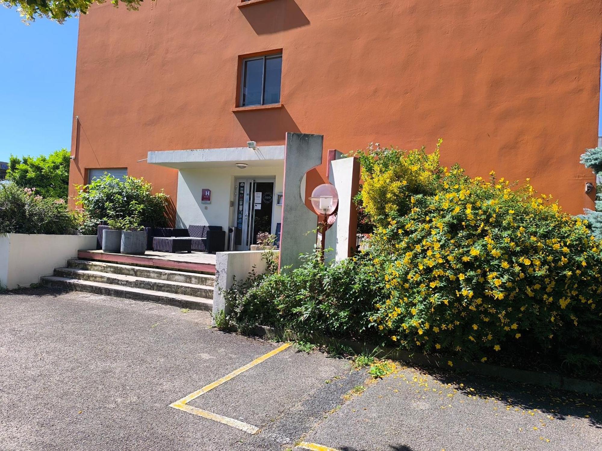 Adonis Lyon Est Hotel Artys Saint-Priest-en-Jarez Exterior foto