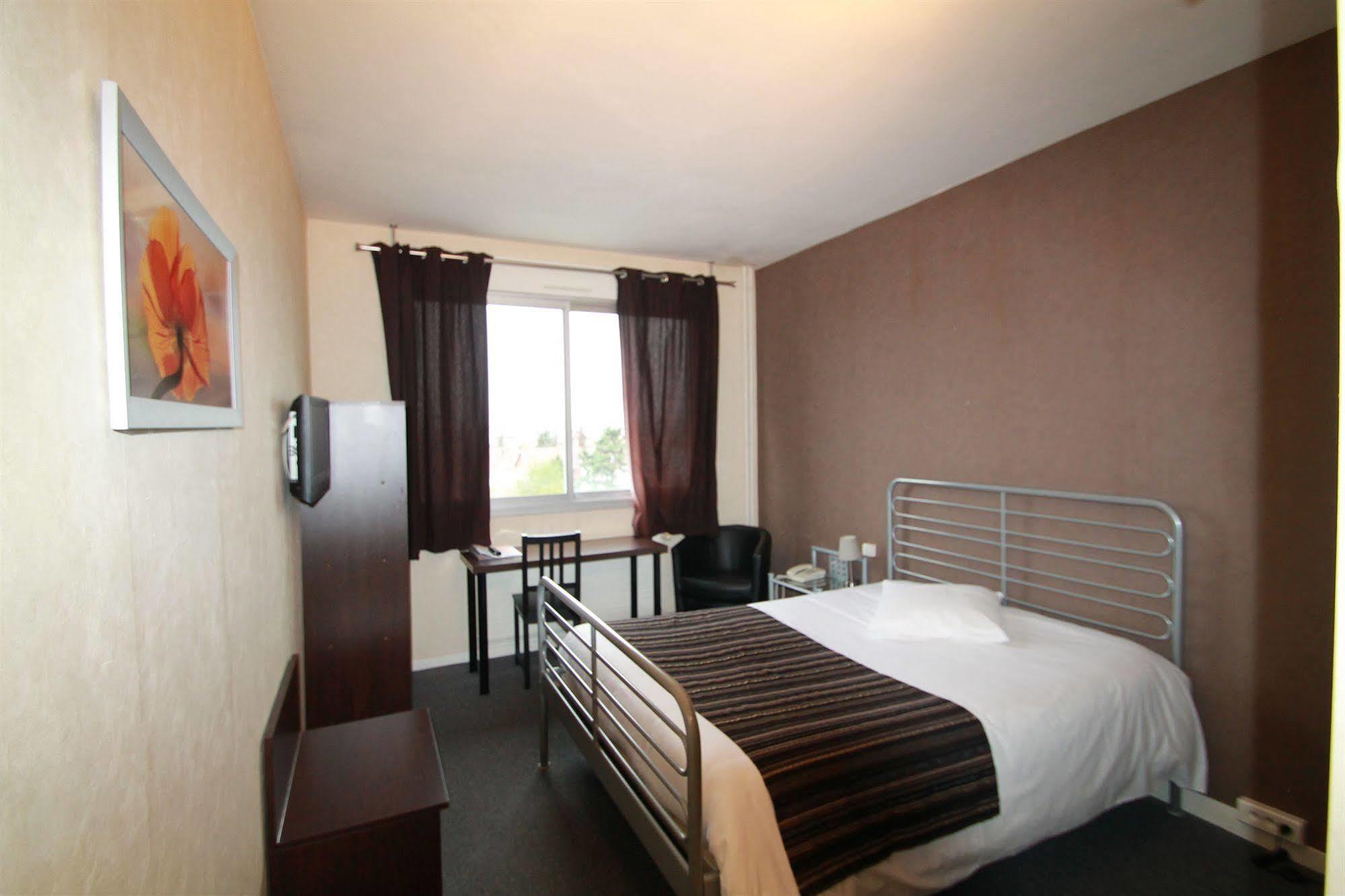 Adonis Lyon Est Hotel Artys Saint-Priest-en-Jarez Exterior foto