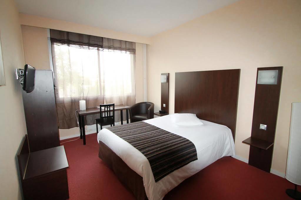 Adonis Lyon Est Hotel Artys Saint-Priest-en-Jarez Exterior foto